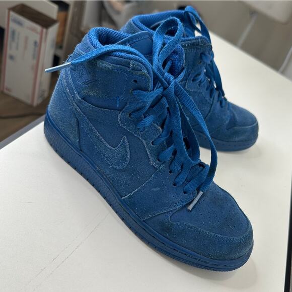 Nike Air Jordan 1 Retro High Top Blue Suede Sneaker 4 Youth - Picture 7 of 16